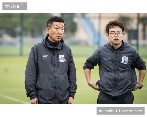 主帅倾向使用五后卫体系稳固防守，艾蒂安与阿尔库斯等边路快马的发挥将决定球队进攻上限。